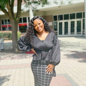 Meet your Posher, Chanel